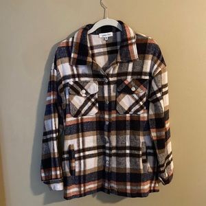 Grace & Lace Shacket sz med